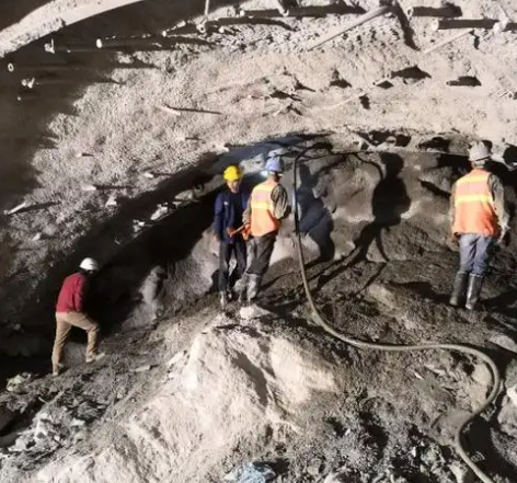 梅县拱顶带模注浆料的施工流程及注意事项